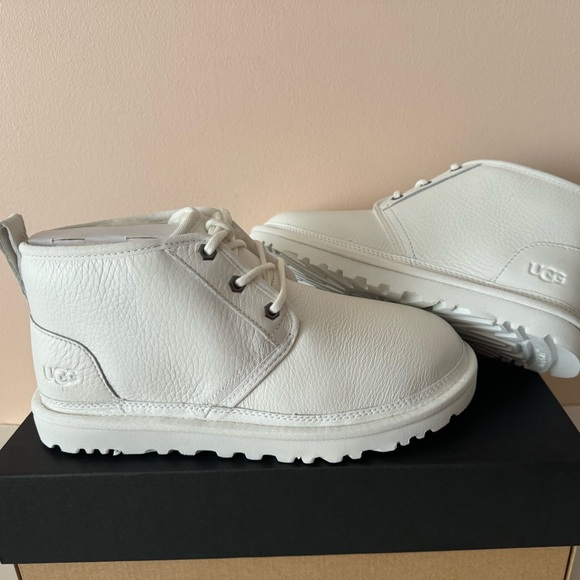 UGG Neumel Pebbled Leather Chukka Boot. Size: 9, 10 - Picture 2 of 12